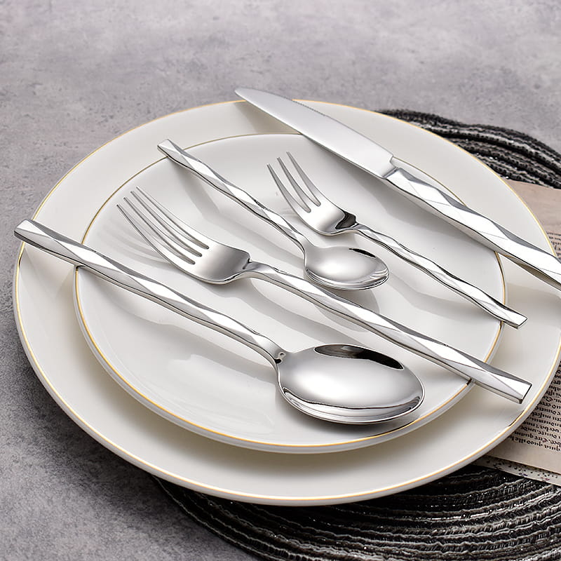 Svelte Silver Luxury 18/10 Stainless Steel Cutlery Set with Faceted Handle - Venetto Design Venettodesign.com