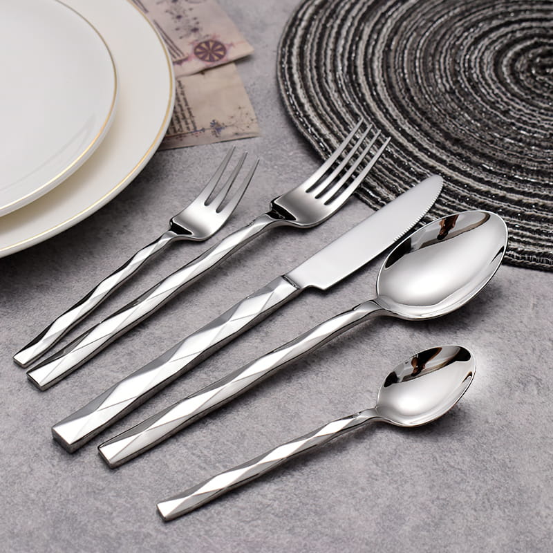 Svelte Silver Luxury 18/10 Stainless Steel Cutlery Set with Faceted Handle - Venetto Design Venettodesign.com
