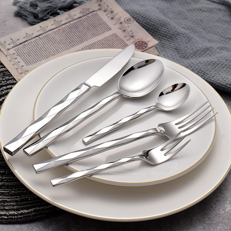 Svelte Silver Luxury 18/10 Stainless Steel Cutlery Set with Faceted Handle - Venetto Design Venettodesign.com